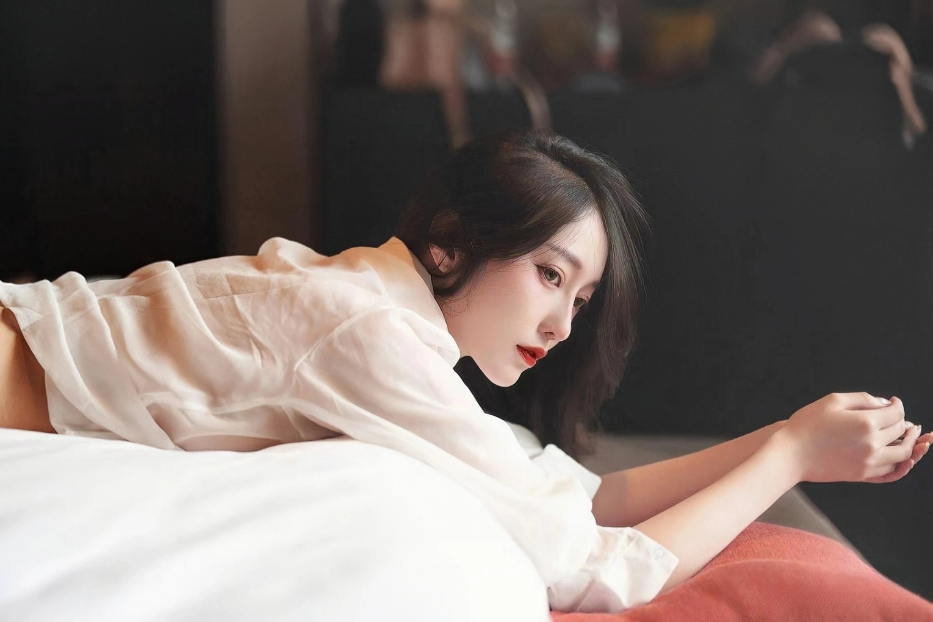 中国人民银行定于7月25日发行大运河金银纪念币一套